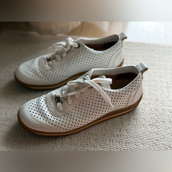 Authentic LOUIS VUITTON Women leather Sneakers, Off-White. Size 37, US size 6.5 - Picture 4 of 13